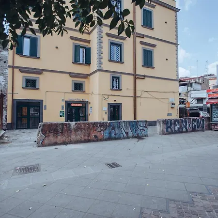 Dioniso's Stazione * Neapol
